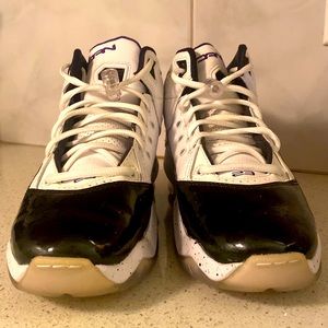 Jordan’s B’Loyal GS white court purple. Size 6 in youth/boys.